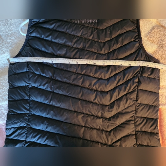 Columbia Women's Black Puffer Vest - Picture 12 of 12